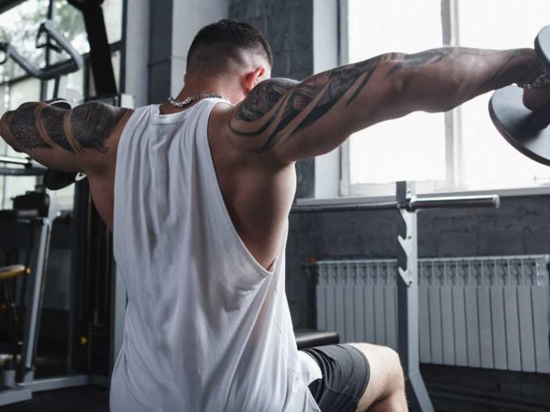 ท่า Dumbbell Lateral Raise ทำอย่างไรให้ได้ผล? เทคนิคฝึกที่ถูกต้องเพื่อหลีกเลี่ยงอาการเจ็บไหล่